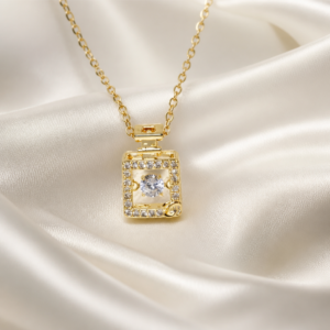 Edle Gold Halskette Damen – Quadratischer Anhänger mit funkelndem Zirkonia