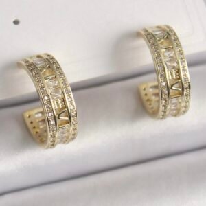 Vergoldete Ohrringe mit funkelnden Zirkonia-Steinen und X-Design