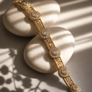Luxus Damenarmband mit funkelnden Zirkonia in Goldoptik